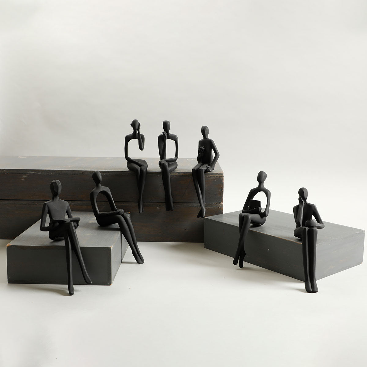 Brie 7 Lady Set Sculpture Black