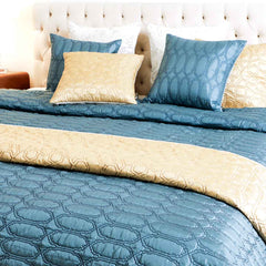 Kinar Quilt With Cushion Covers Set
