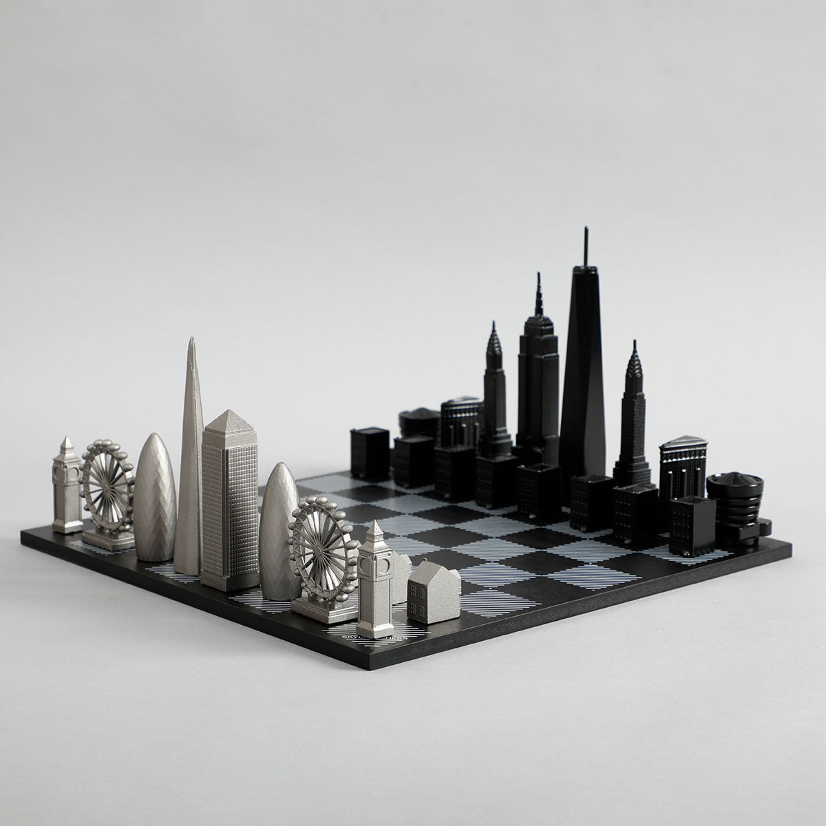 London Vs New York Edition Skyline Chess Set