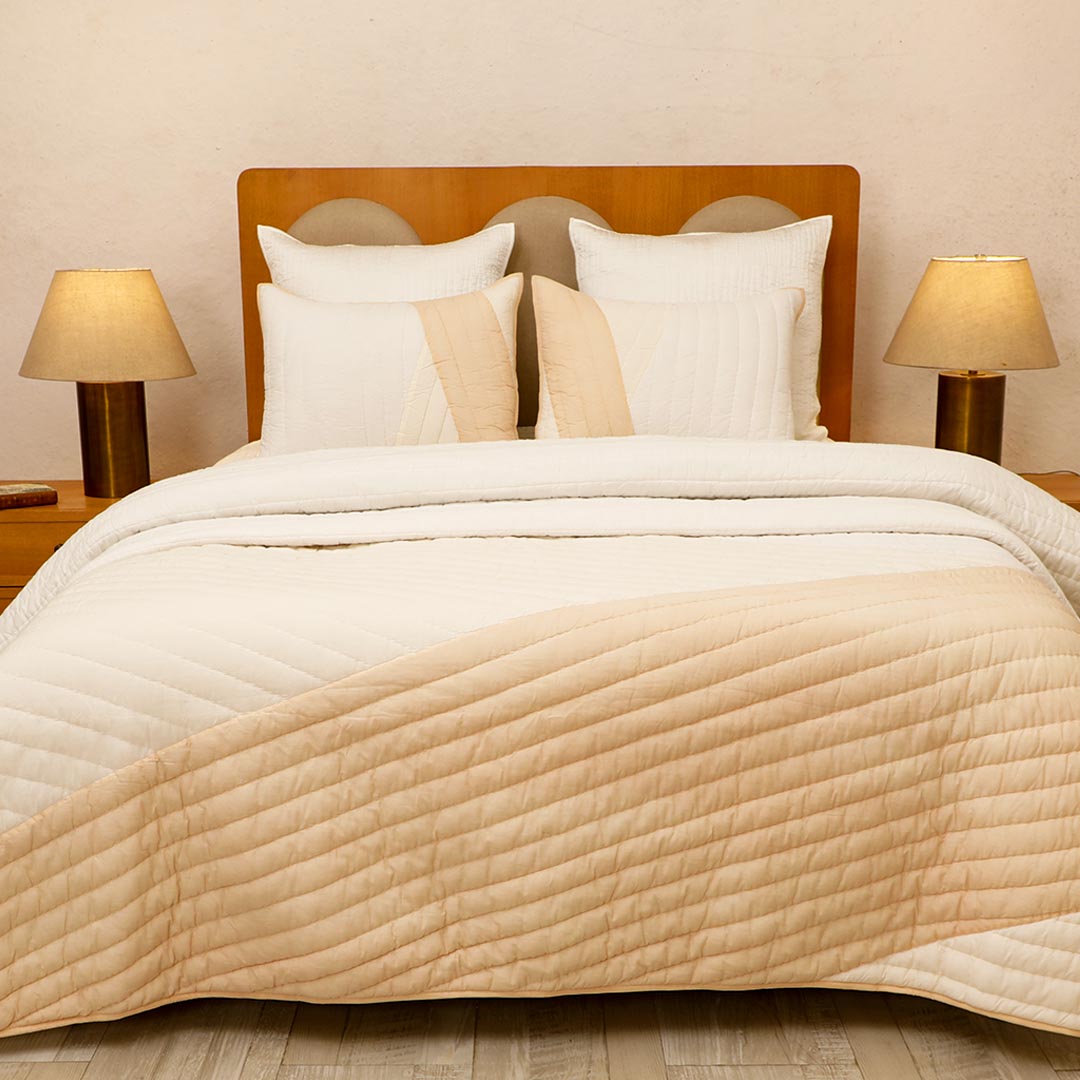 Jester Off-White Quilt With Sham Set