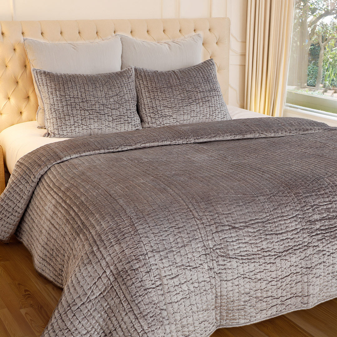 Ashen Quilt & Sham Set