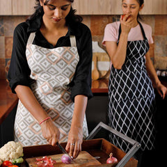 Trapunta Black & White Aprons
