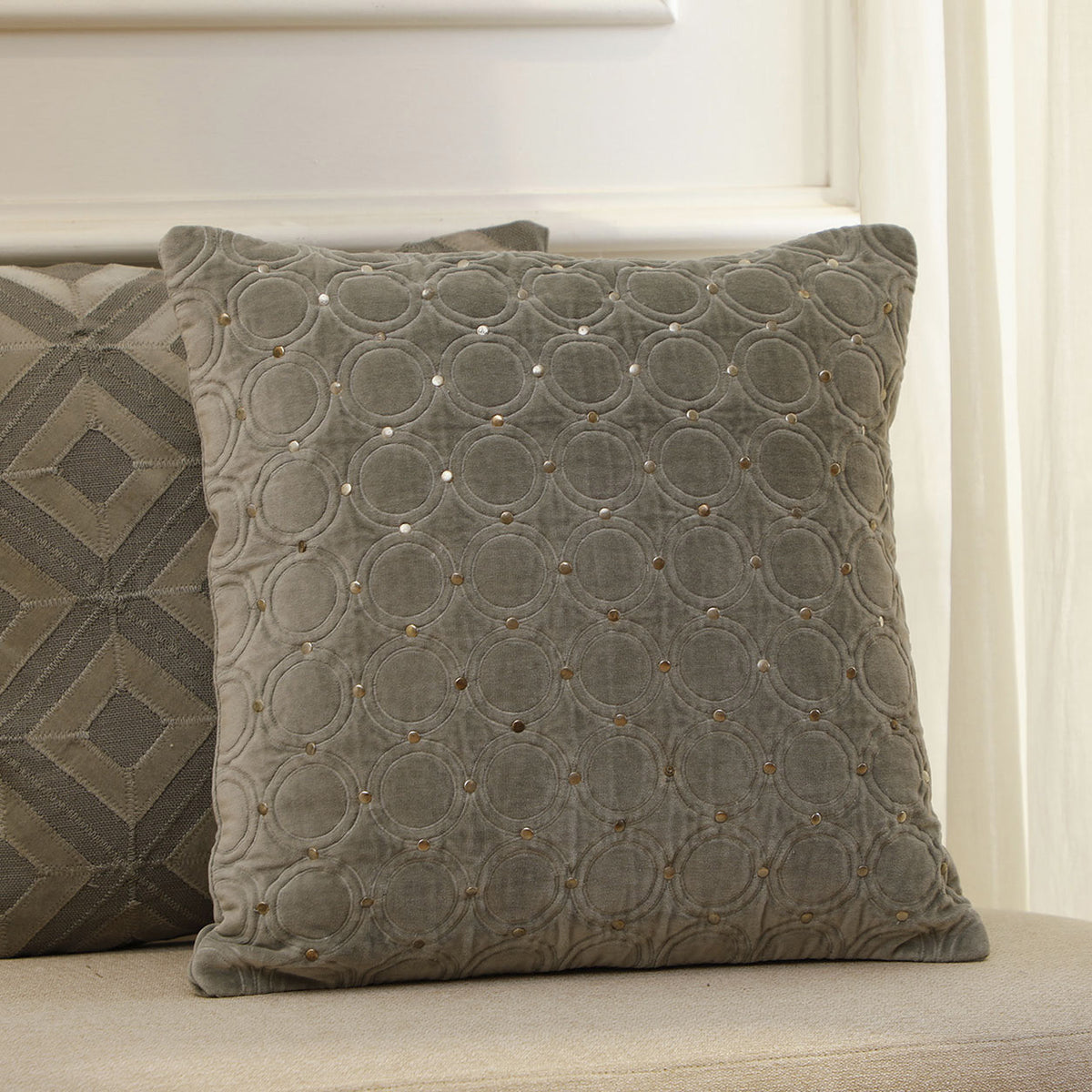 Meridian Cushion Mist Circle