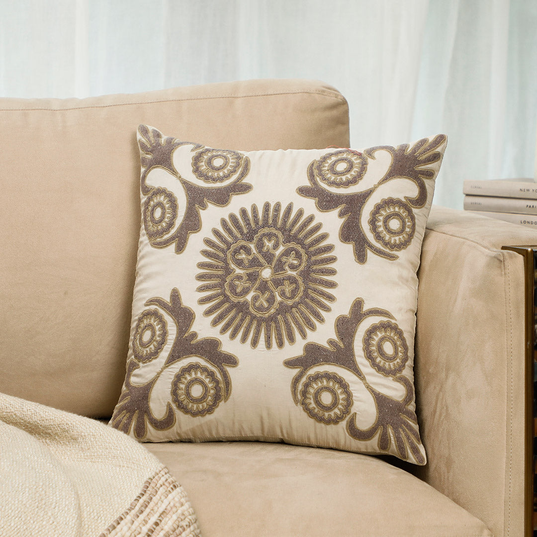 Illuminata Cushion Ivory / Brown