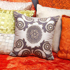 Illuminata Cushion Ivory / Brown