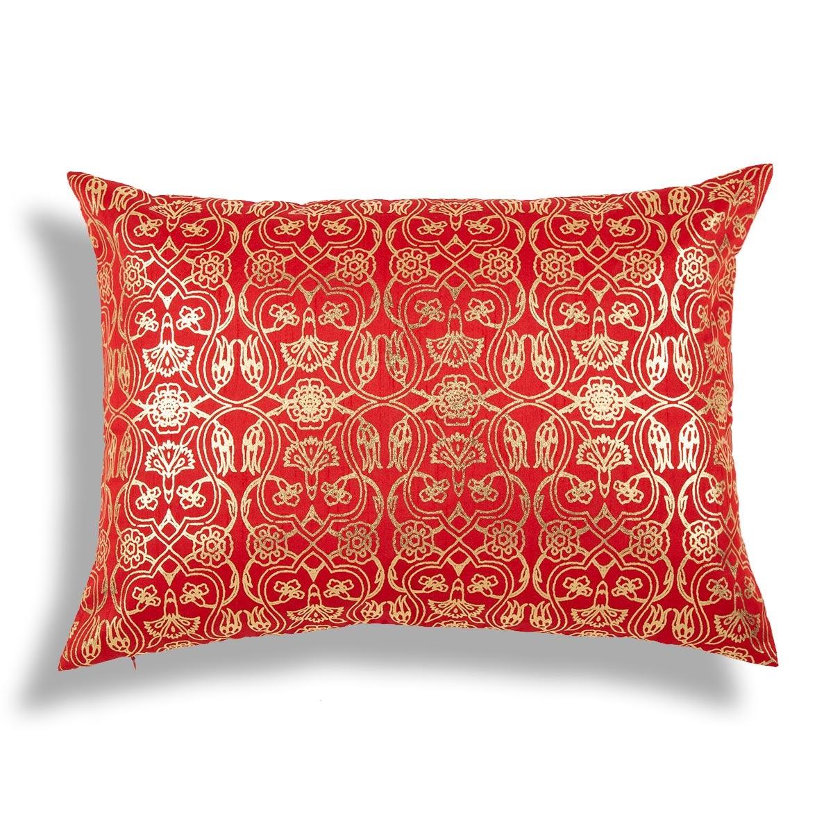 Chay 14 In X 20 In Maroon Cushion Cover - Home4u
