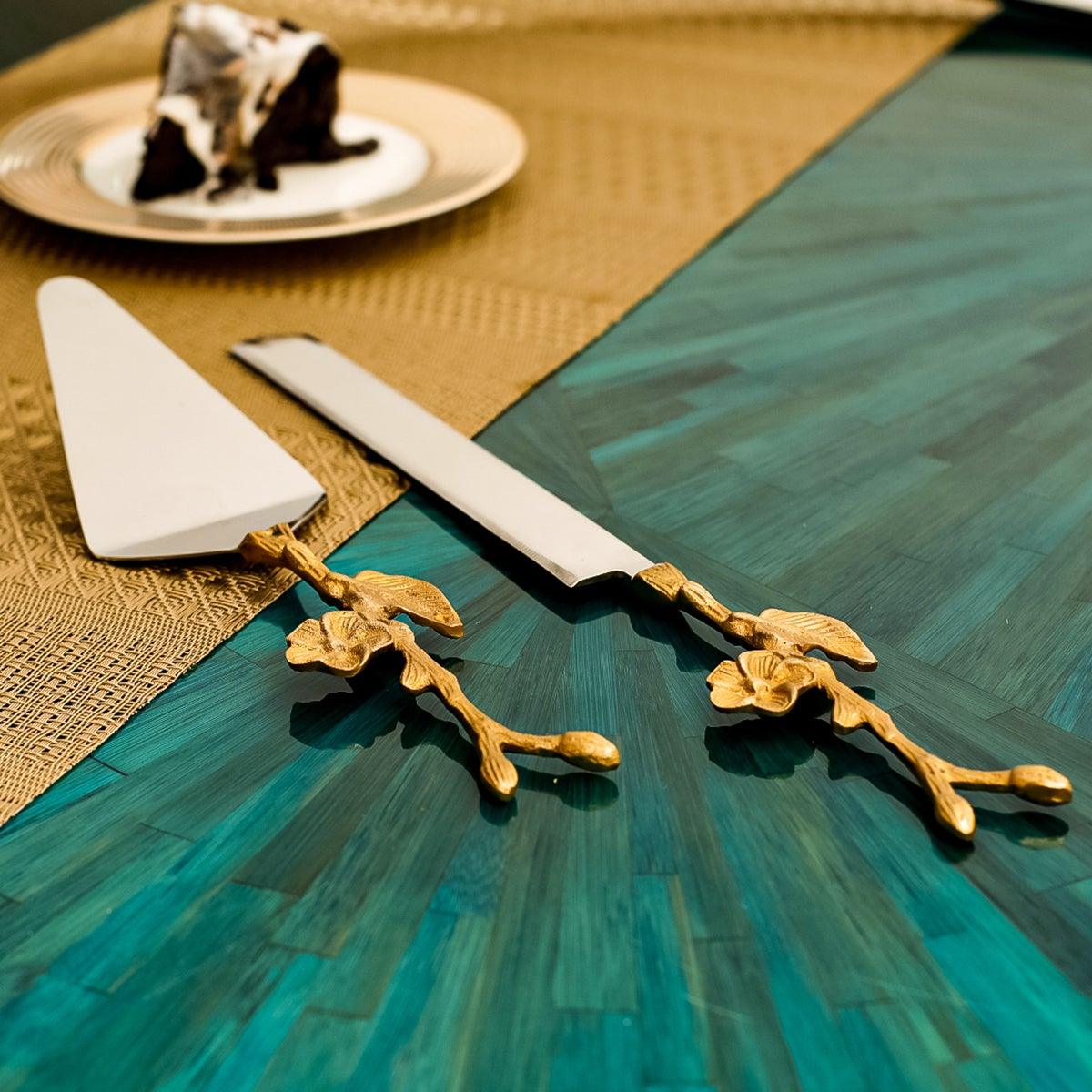 Pristine Cake Server Set